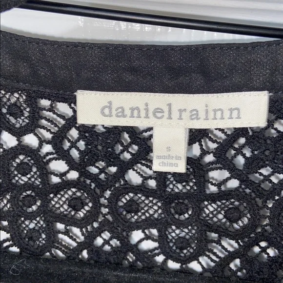 Daniel Rainn crochet sheer top - Picture 4 of 5